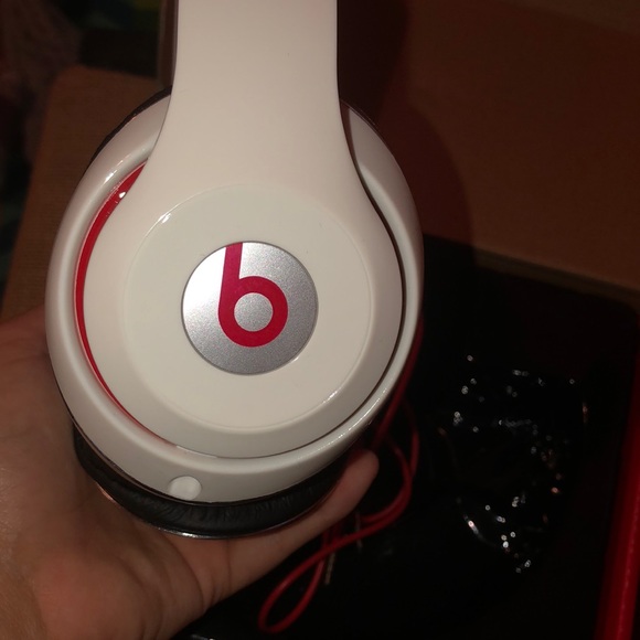 Beat Headphones - Picture 5 of 6